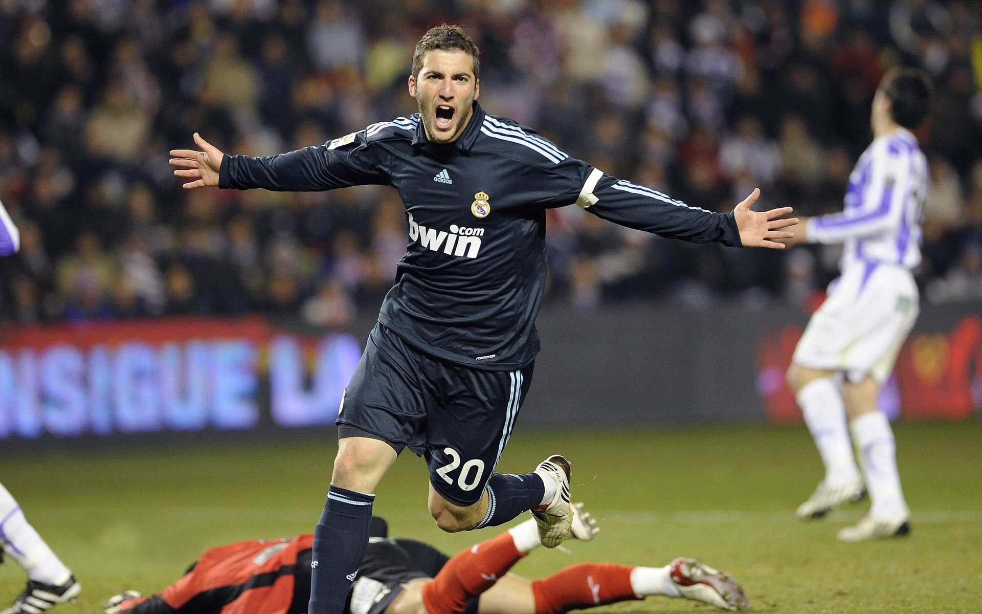 中国足球青少年赛事推行统一比赛心理指导计划，全国青少年足球教学指南